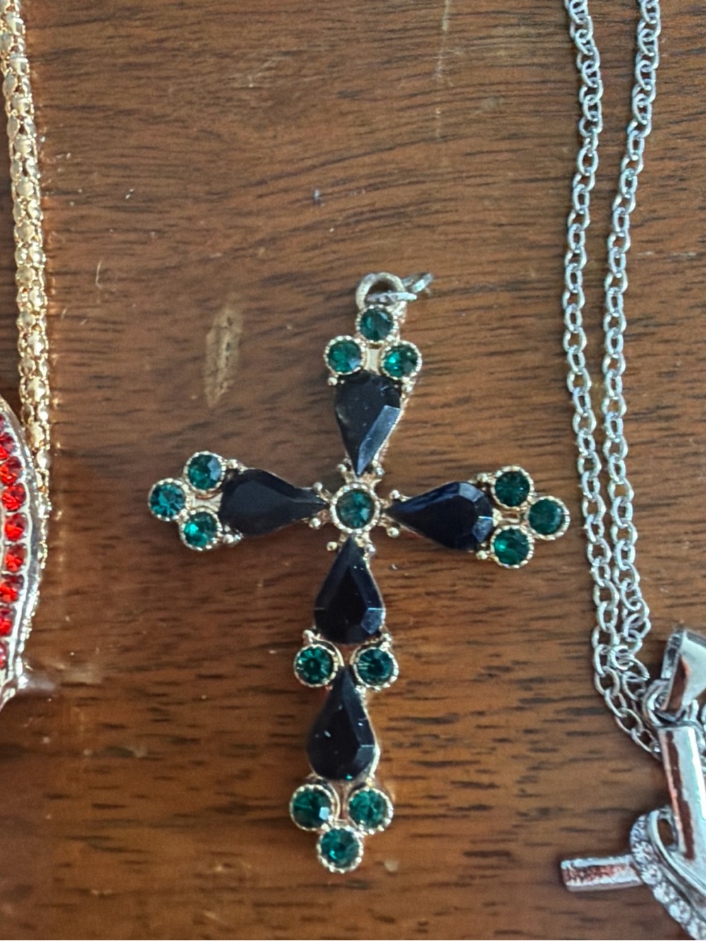 5 Vintage Betsey Johnson and Cross Necklaces - Picture 5 of 6